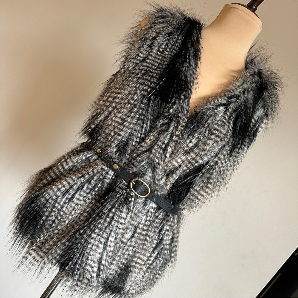 H&M Faux fur vest like new sz 8-10